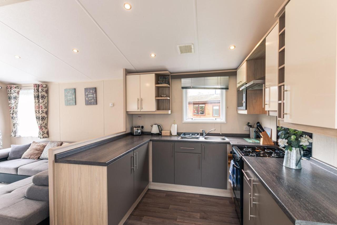 Meadows Lodge With Hot Tub Malton Exterior foto